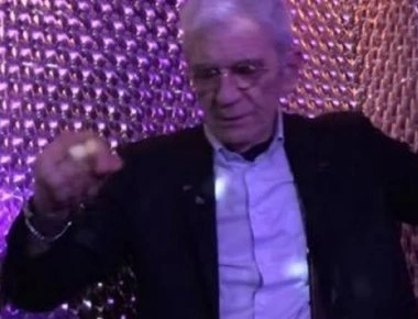 Ο Γιάννης Μπουτάρης σε ξέφρενους ρυθμούς - Τα «έσπασε» σε μπουζούκια στη Θεσσαλονίκη (φωτο)